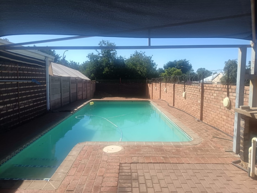 4 Bedroom Property for Sale in Beaconsfield Northern Cape